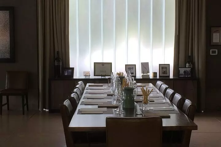 8-Hour Exclusive Wine Tour Experience for up to 6 Guests / Napa-Sonoma