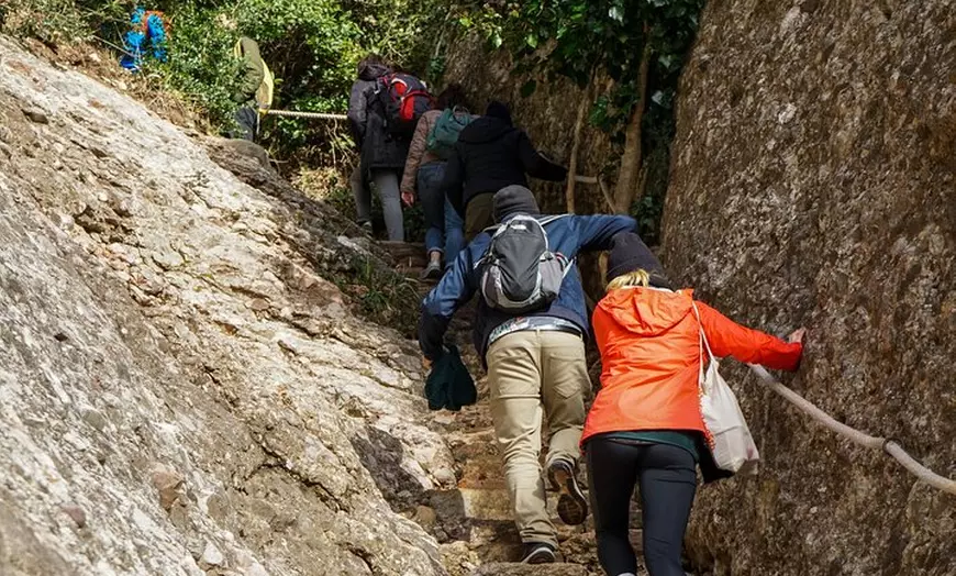 Image 5: Montserrat, una tierra de santuarios: Excursión de senderismo de un...
