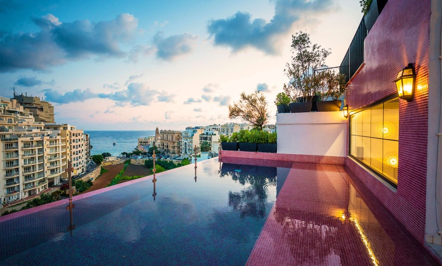 Image 1: ✈ MALTE | St Julian's - Holm Hotel & Spa 4* - Boutique Hôtel