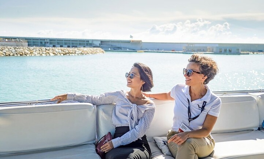 Image 6: Visita guiada a pie por la ciudad de Barcelona con teleférico y pas...