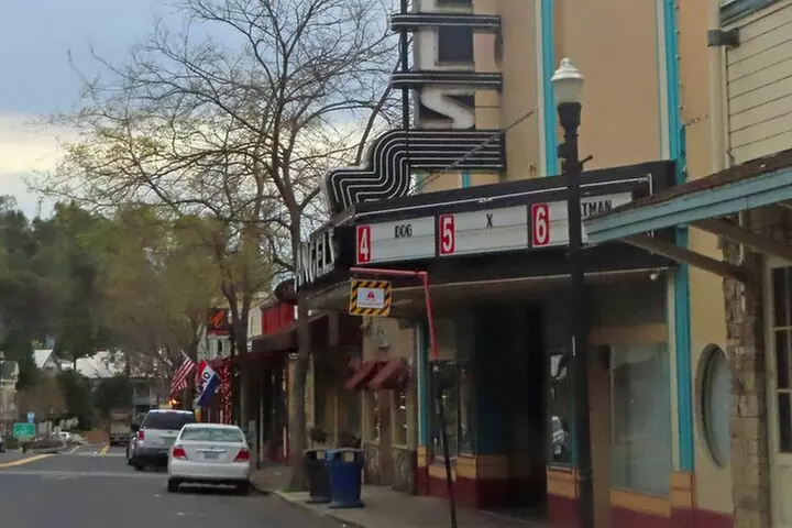 A Highway 49 Drive: A Self-Guided Audio Tour from Jackson to Angels...