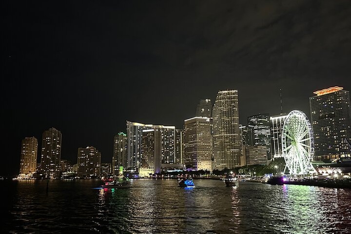 Miami Skyline 75 Min Cruise Tour Biscayne Bay Millionaire Homes