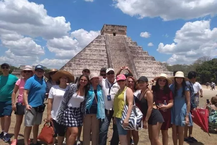 VIP tour to Chichén Itza, Hubiku & Ik Kil. Lunch and transportation...
