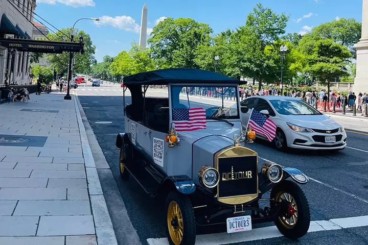 Washington DC Sightseeing Tour by Electric cart or Vintage Car