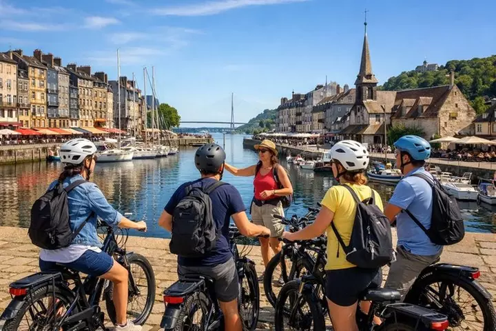 Visite de Honfleur en vélo électrique de 2 heures avec Guide local - Primary Image