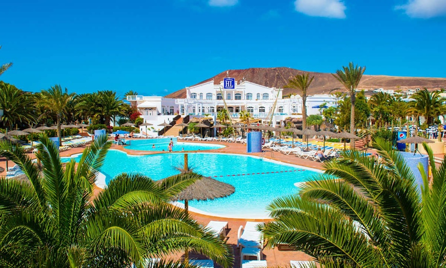 Image 1: ✈ LANZAROTE | Playa Blanca - HL Paradise Island 4*