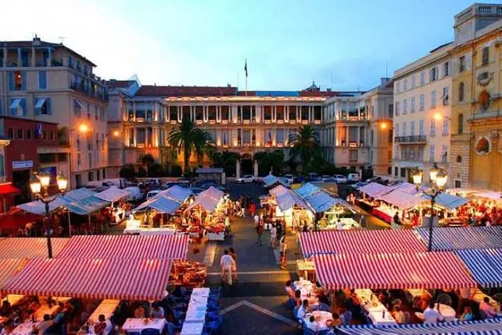 Belle soirée gastronomique et dégustation de vins avec un local - Primary Image