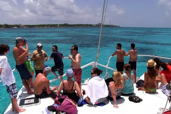 Top Sailing to Isla Mujeres with lunch and open bar from Cancun