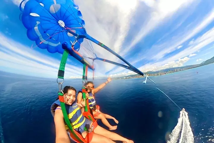Parasailing in Waikiki from Oahu Hawaii