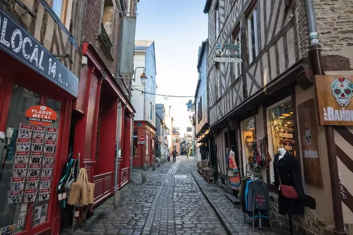 Excursion d'une journée à Étretat et Honfleur au départ de Paris Pe...
