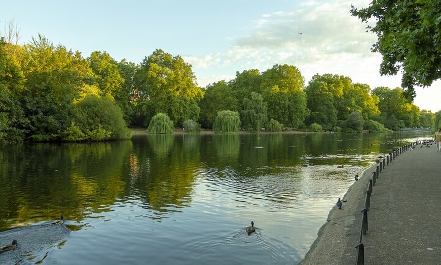 Image 4: The Best Highlights of London Walking Tour & Boat Cruise