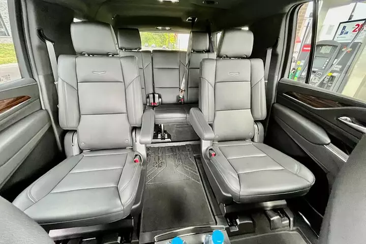 4 Hours Private Chauffeured DC Sight Seeing Tour / SUV & Sedan