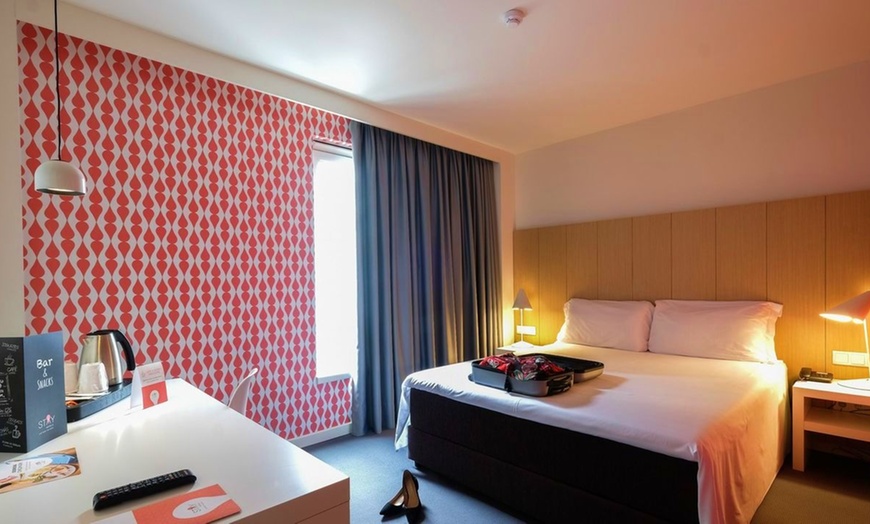 Image 2: ✈ PORTUGAL | Porto - Stay Hotel Porto Centro Trindade 3* - Centre v...