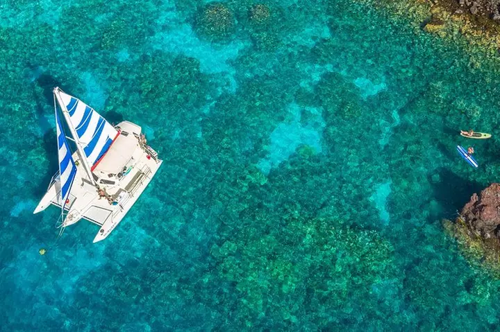 Deluxe Sail & Snorkel to the Captain Cook Monument