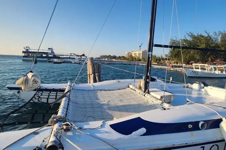 Private Catamaran Tour to Isla Mujeres
