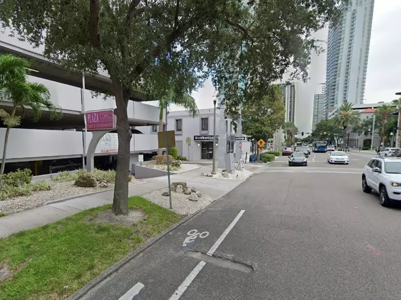 Parking at Plaza Tower and Courtyard Shops Garage - Second Medium