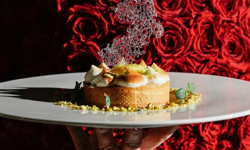 Image 15: Dîner croisière Paris Seine par Maxim's avec Champagne & Musique