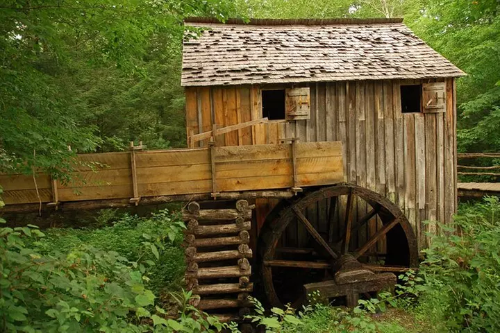 Cades Cove Sightseeing Self-Guided Driving Audio Tour