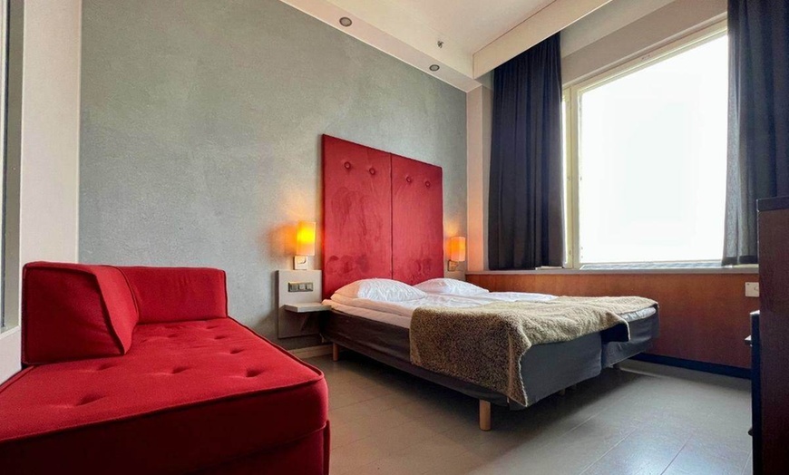 Image 3: ✈ LAPONIE | Rovaniemi - Santa's Hotel Santa Claus avec chasse aux a...