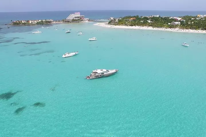 Top Sailing to Isla Mujeres with lunch and open bar from Cancun