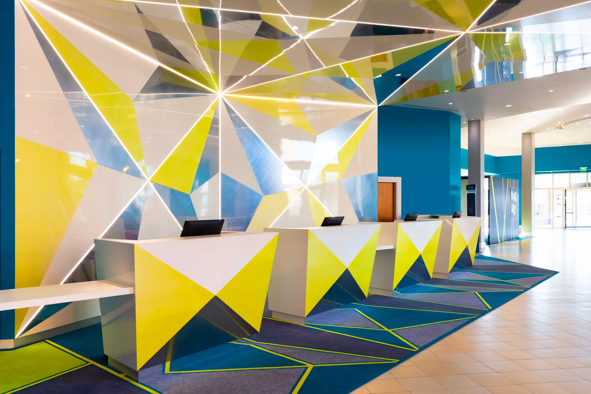 ✈ ÎLE-DE-FRANCE | Magny-Le-Hongre - Grand Magic Hotel 4*, 1 Nacht -...