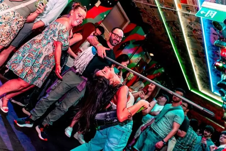 Berlin : Silvester Pub Crawl mit 2 Stunden Open Bar - Primary Image