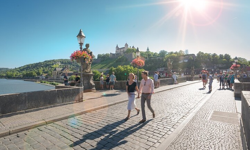 Image 3: Kurzer Spaziergang durch Würzburg mit fränkischem Wein