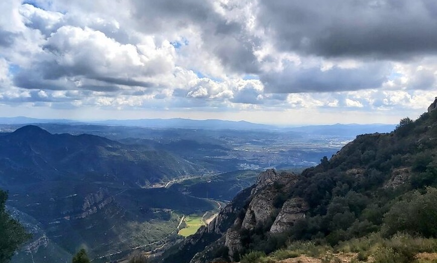 Image 8: Barcelona al Monasterio de Montserrat: Tour, Traslados y Basílica