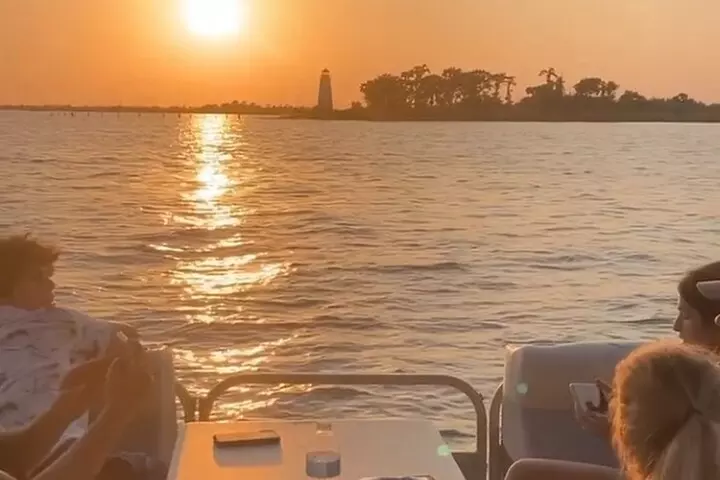 2-Hour Date Night and Sunset Cruise Near New Orleans