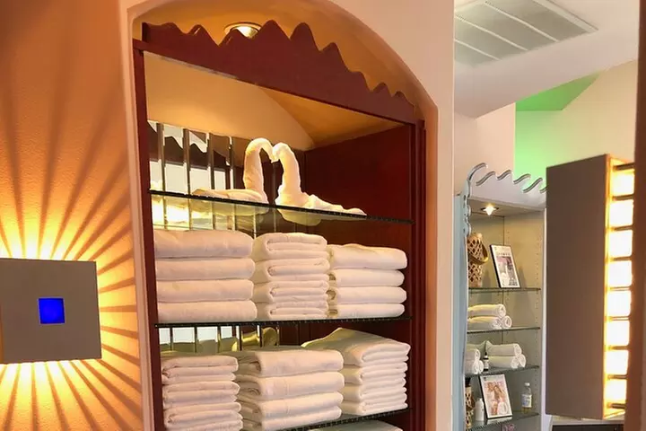 VIP 60 Minute Body Massage w/ Hot Stones