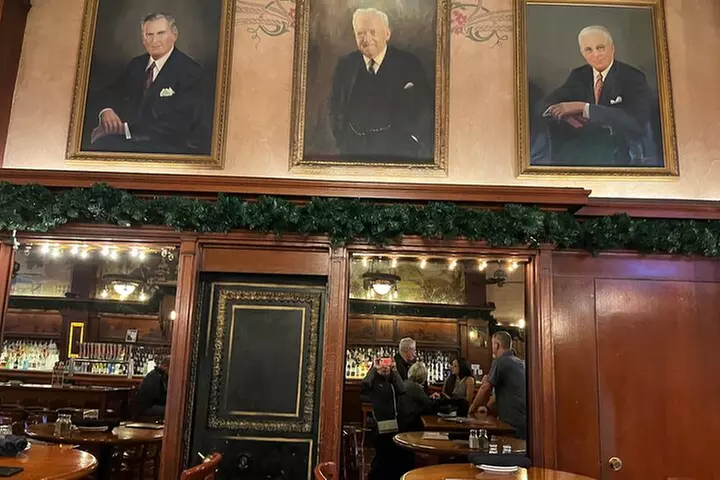 Walking Tour: Historic Chicago Pubs in River North and the Loop