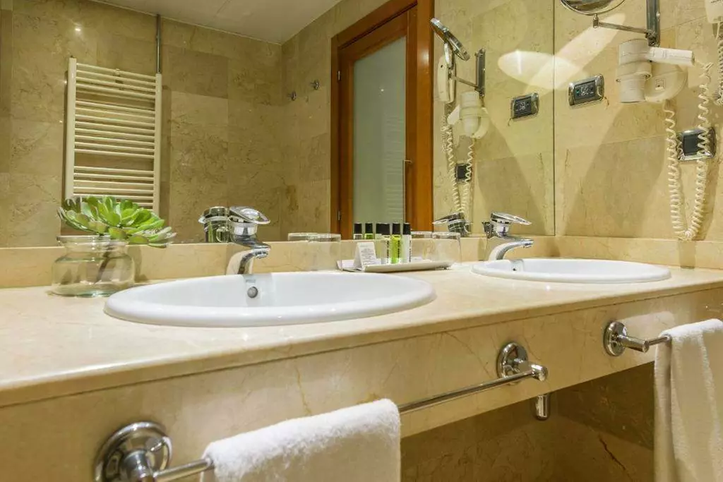 ✈ SPANIEN | Barcelona - Mariano Cubi Aparthotel Barcelona 4*, 2 Näc...