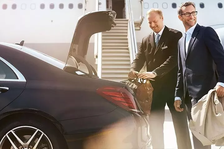 Limo Service Logan International Airport to Boston - Primary Image