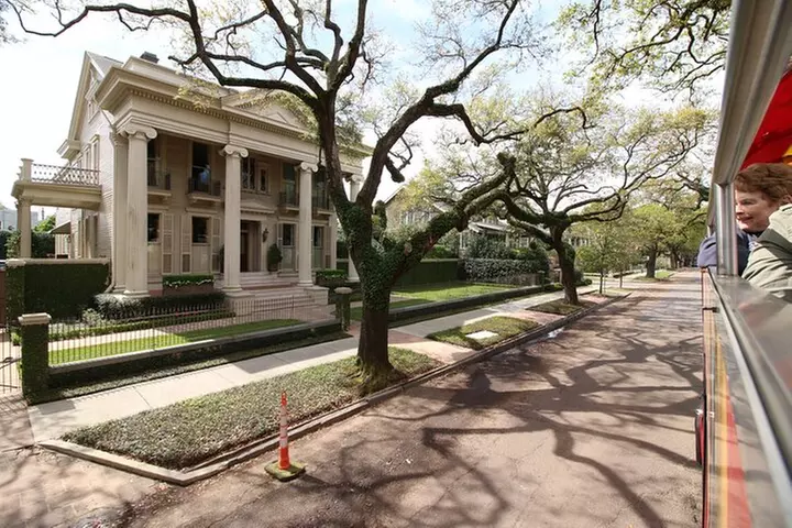 New Orleans Hop-On Hop-Off and Garden District Walking Tour