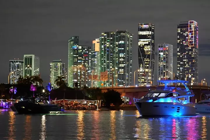 Miami Skyline & Star Island 90 Minute Cruise