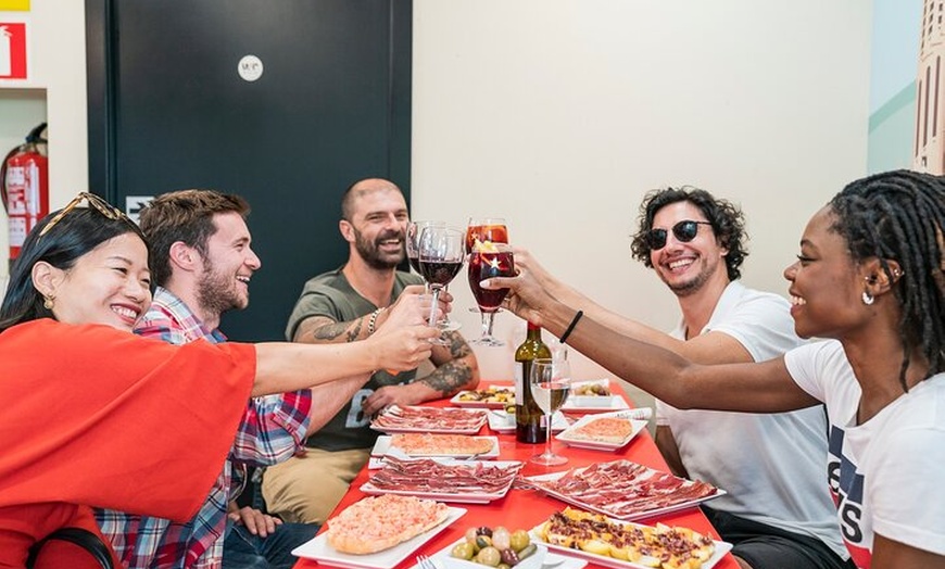 Image 3: Cata de Jamón Ibérico Sagrada Familia con Cava