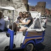 Image 2: Roma a bordo di un'Ape Calessino