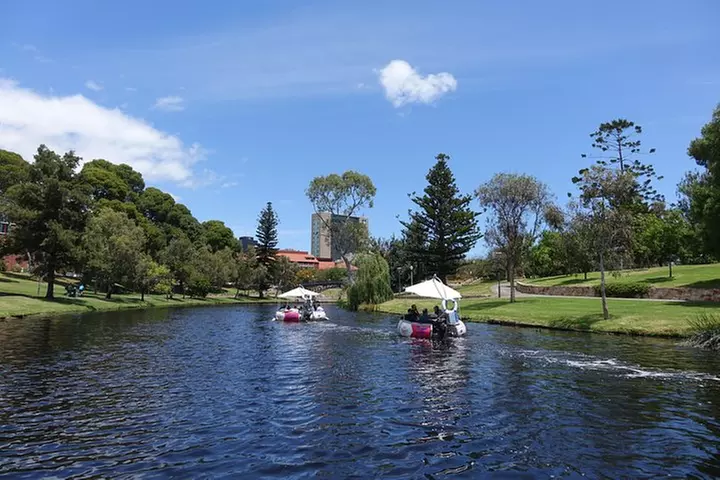 Adelaide 2-hour BBQ Boat Hire for 2 People