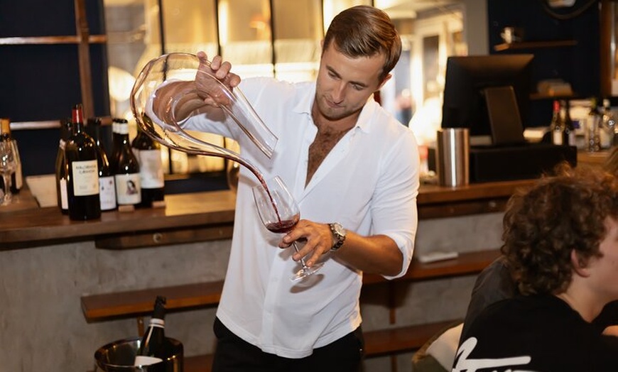 Image 6: Experiencia de cata de vinos con un sumiller profesional en el cent...