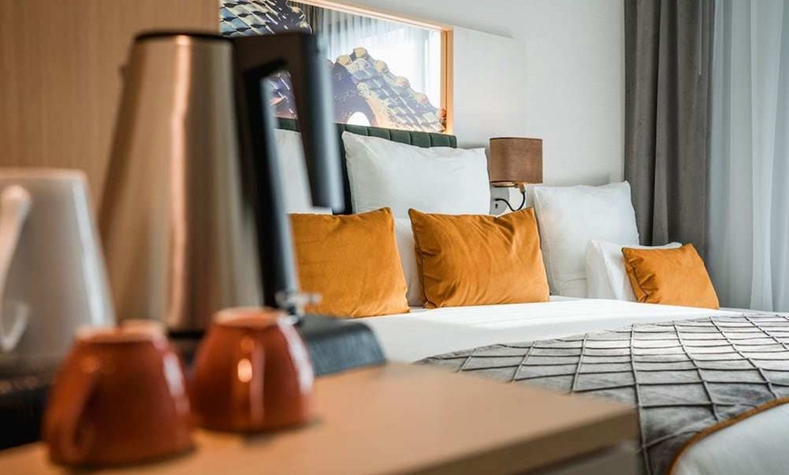 Image 25: ✈ SPANIEN | Barcelona - Leonardo Royal Hotel Barcelona Fira 4*, 2 N...