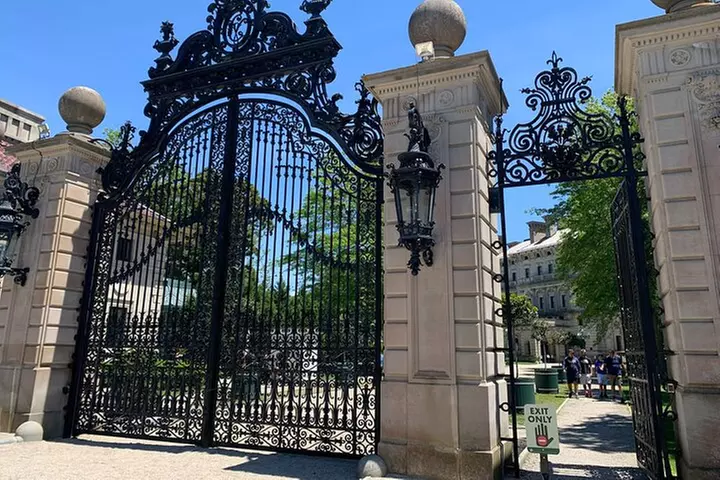 Newport's Opulent Gilded Age Homes: A Self-Guided Audio Tour