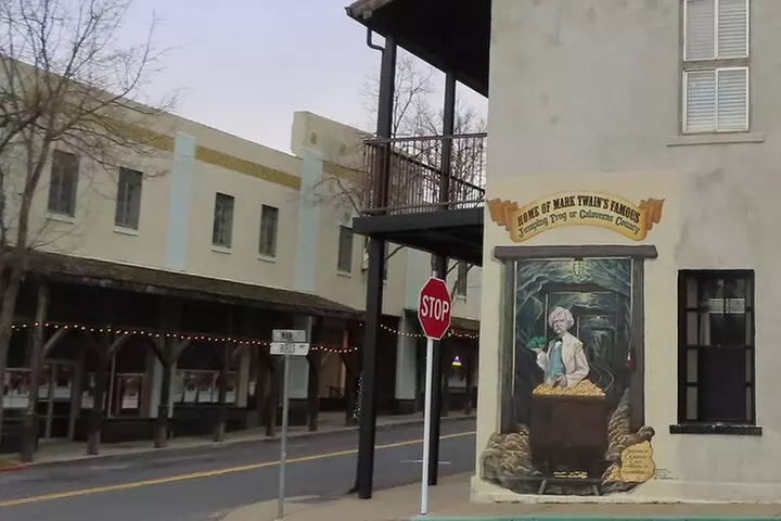 A Highway 49 Drive: A Self-Guided Audio Tour from Jackson to Angels...