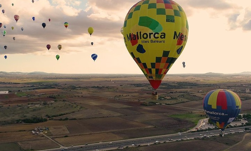 Image 6: Paseo romántico en globo al amanecer en Mallorca