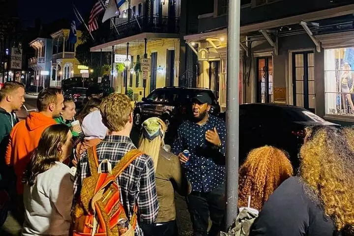 Ghost Tour and Haunted Pub Crawl Party with Free Shot