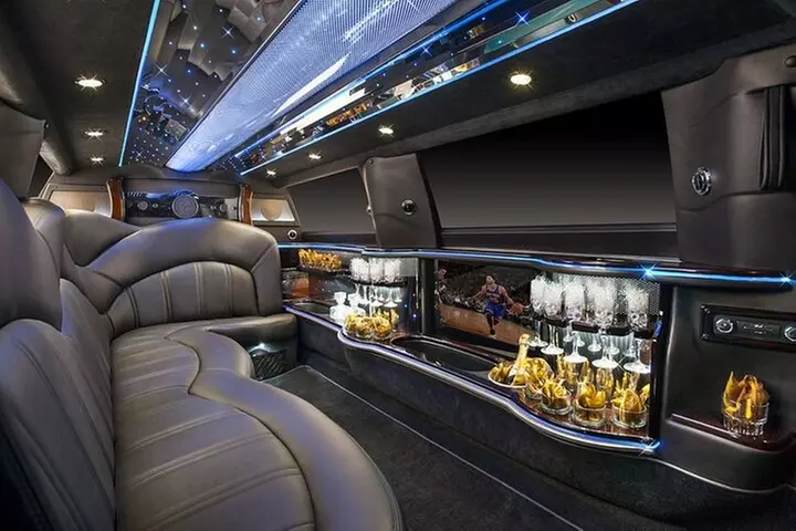 Private Roundtrip Transfer: To Las Vegas by Luxury Limo