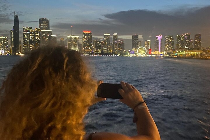 Sunset Cruise of Biscayne Bay Millionaire Homes & Cash Bar