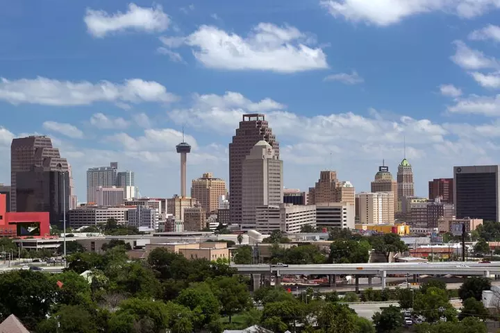 San Antonio Driving Tour From Austin with Boat Cruise & The Alamo