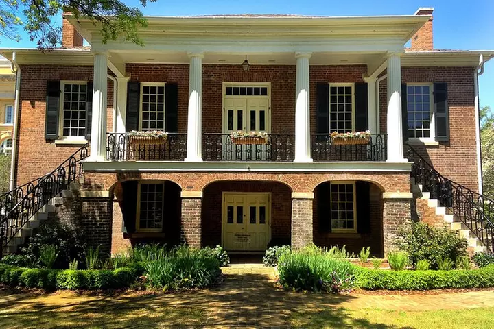 Adventurous Walking Tour of University of Alabama