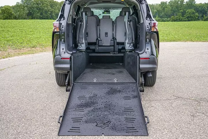 Wheelchair Accessible Taxi from JFK to Manhattan