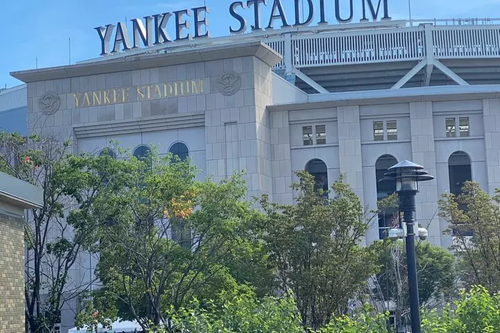 NYC Bus Tour of Brooklyn, Bronx, Queens: Art, Food & Sports